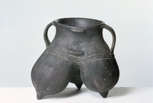 Naczynie trójnóg, kultura Lung-shan, ok. 2000 p.n.e. (ceramika czarna)